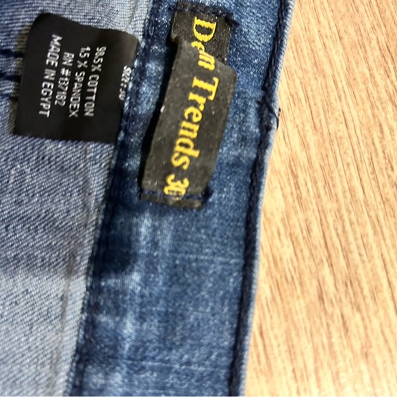 Denim Trends Relaxed Blue Jeans with Vintage Distressing - Picture 8 of 8